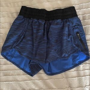 Lululemon Hotty Hot Low-Rise Lined Shorts 2.5” blue and black pattern